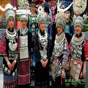 單獨(dú)成團(tuán)L線(xiàn):(湘西風(fēng)情之旅)張家界、德夯大峽谷、鳳凰古城4天3晚獨(dú)立成團(tuán)游